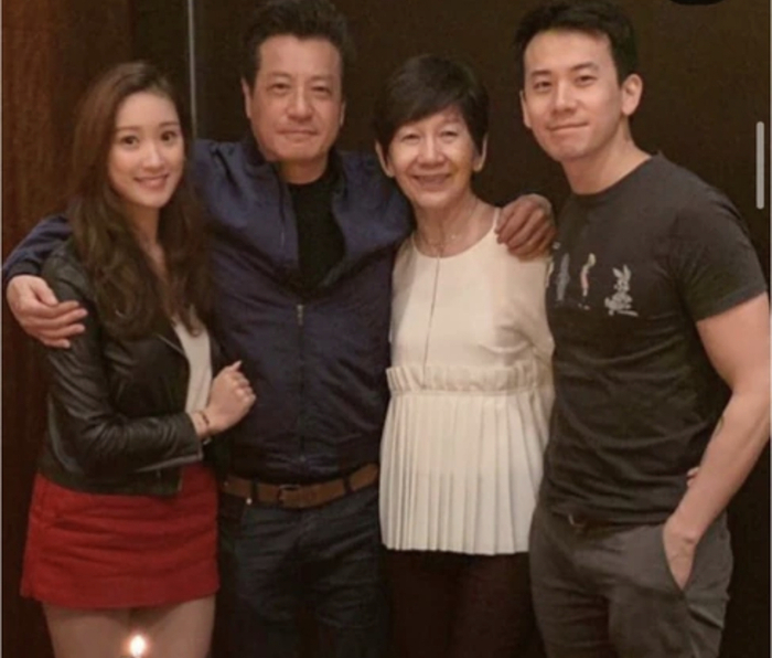71岁石修为儿子庆生，曾出演“慕容复”，帅了一辈子的男人