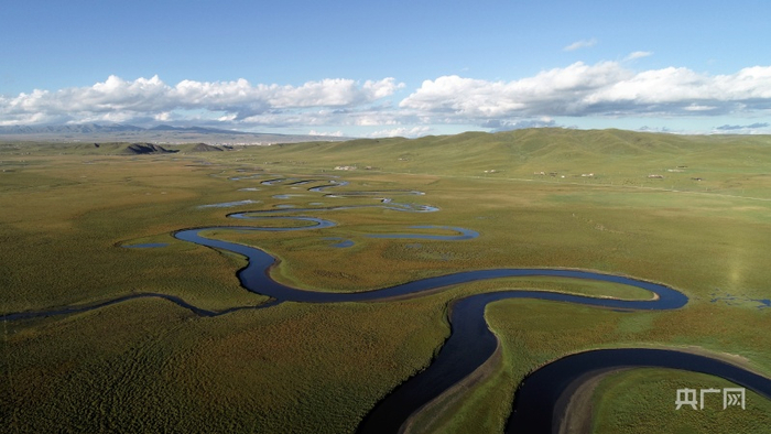 弯弯曲曲流淌的泽曲河，最终汇入黄河。（央广网发 樊永涛 摄）