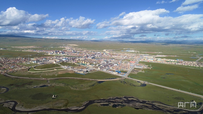 秋日的泽库县城 （央广网发 樊永涛 摄）