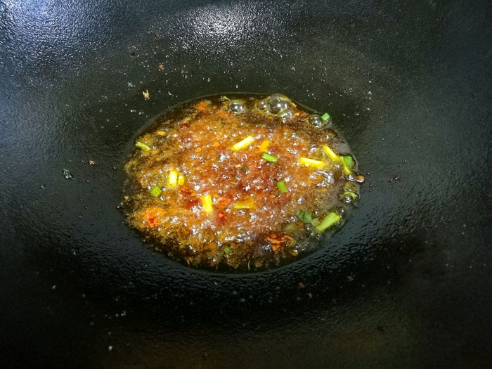 芹菜和香干搭配,简单炒一炒,清新鲜香,营养又下饭|锅|食材|口感|豆瓣酱|皮肤_新浪新闻