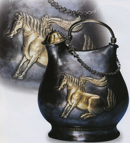 唐代舞马衔杯银壶