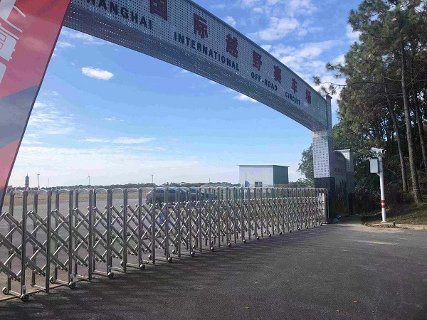 图说：目前场地的声屏障一直未安装  采访对象供图