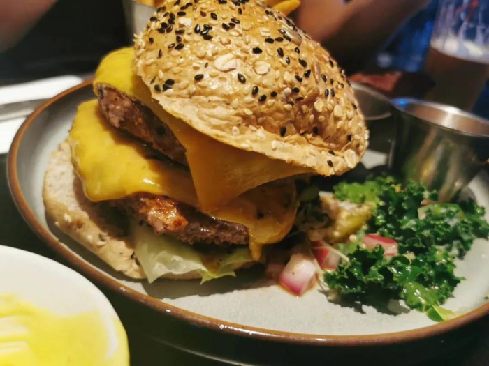 （蓝蛙汉堡，红餐网供图，央广网发）