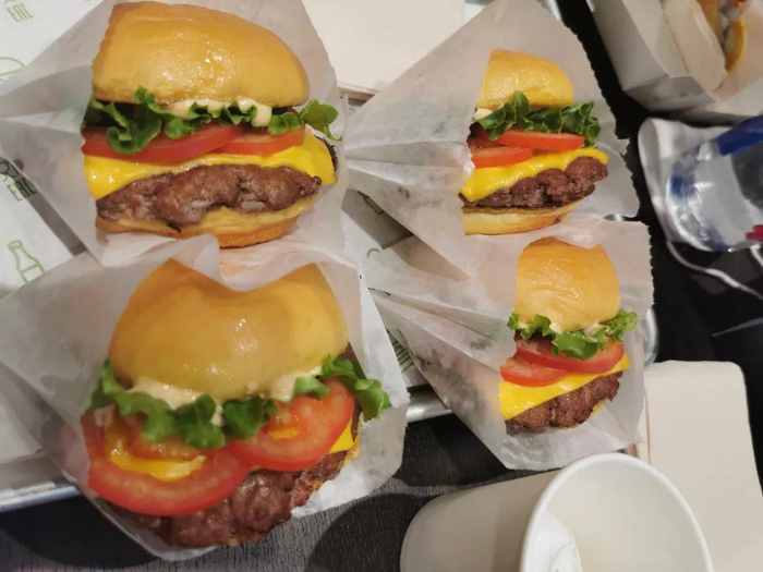 （ShakeShack的汉堡，红餐网供图，央广网发）