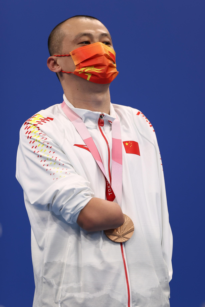 男子200米个人混合泳SM6级贾红光拿下铜牌。