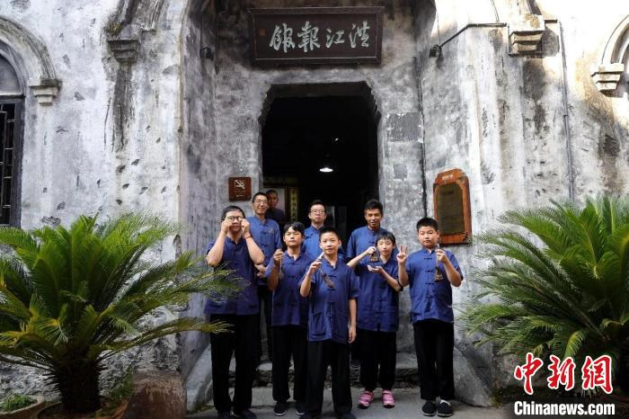 资料图，两岸青年在洪江古商城研学商道文化。　洪江古商城 供图