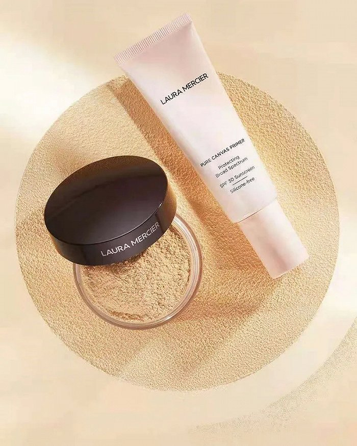 △Laura Mercier透明蜜粉饼 & 净透无暇妆前乳 图源INS