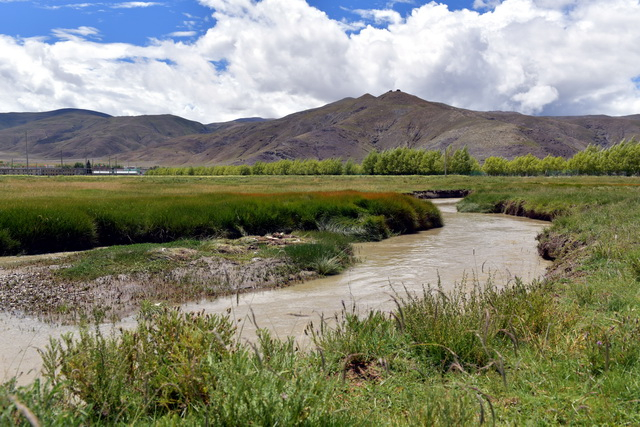 8月27日，西藏拉孜县锡钦乡风光。摄影/章轲