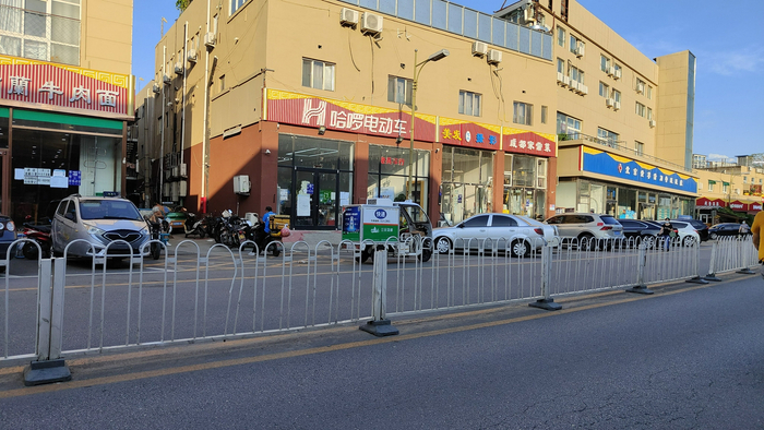 8月20日，十里河哈啰电动车店内，工作人员称可提供电动车改装服务。&nbsp; 新京报记者刘瑞明 摄