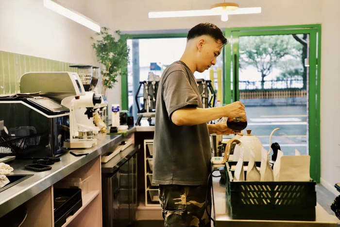 Jason在制作咖啡jazocoffee图