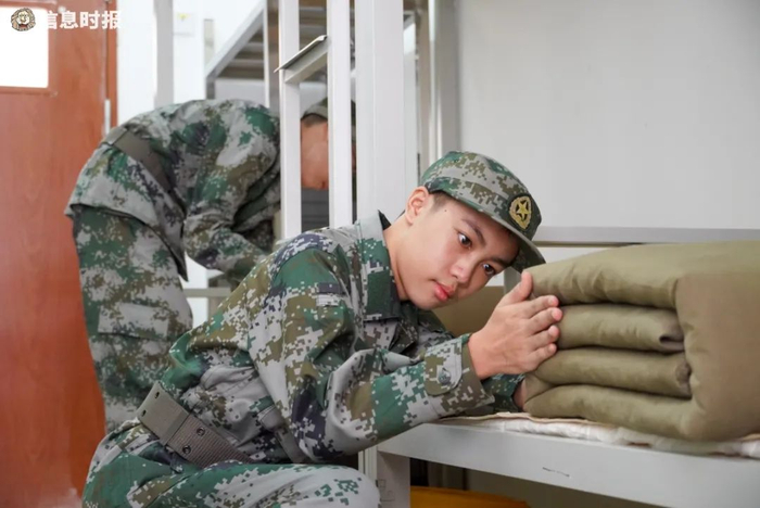 今年新招初一年级10个班，全部开设为国防班。信息时报记者 陈文杰 摄