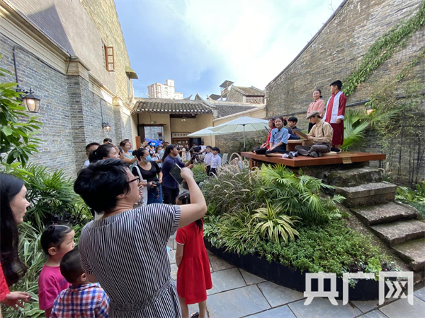 照相院成了“网红”打卡地 （央广网发 记者高宇峰摄）