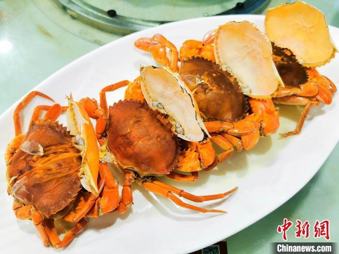 清蒸重壳蟹 李晓春 摄