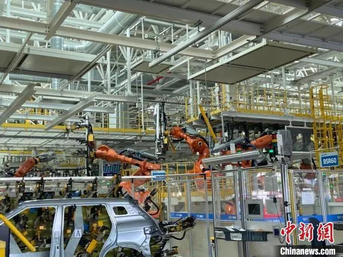 资料图：浙江某企业车间。黄慧 摄