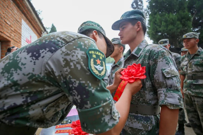 在三界退役的老兵,感动哭了……