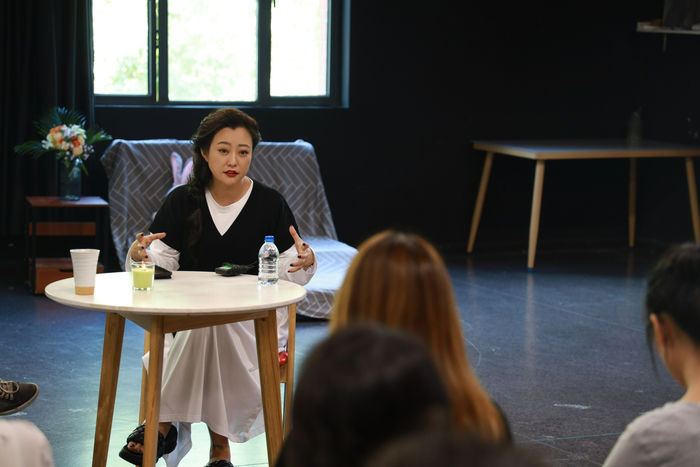 郝蕾上课中。澎湃新闻记者薛松图