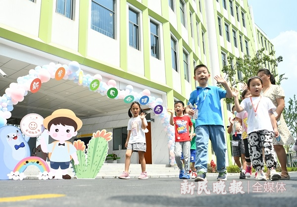 图说：上海师范大学附属杨浦滨江实验小学迎来首届新生 来源/新民晚报记者 孙中钦 摄（下同）