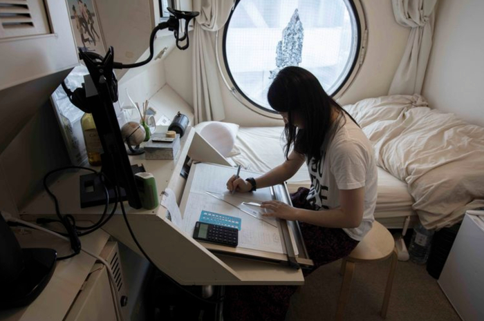 虽然“胶囊”越来越难以使用，住户很乐观。 资料图