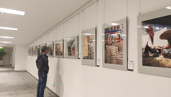 摄影作品展（央广网 发 牛黎 摄）