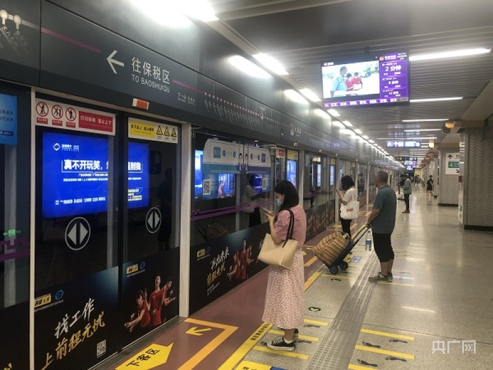 记者探访事发地大雁塔地铁站（央广网记者舒隆焕 摄）