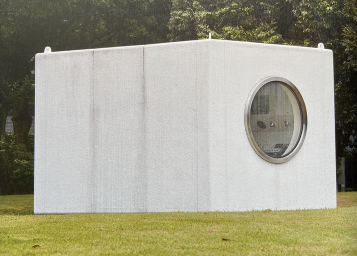 埼玉县立近代美术馆内展出的中银胶囊塔的“胶囊”模型。维基百科图