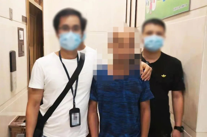 警方抓获嫌疑人之一。通讯员供图