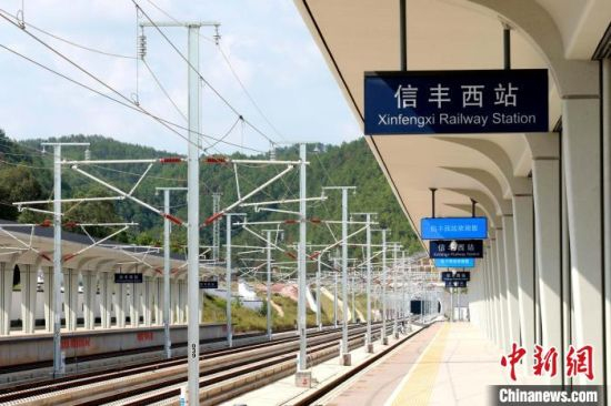 图为赣深高铁信丰西站 。　倪述洵 　摄