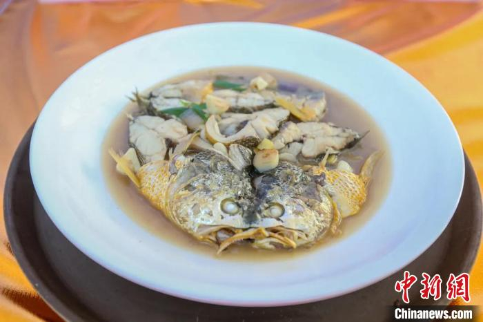 家烧大陈黄鱼 孙金标 摄