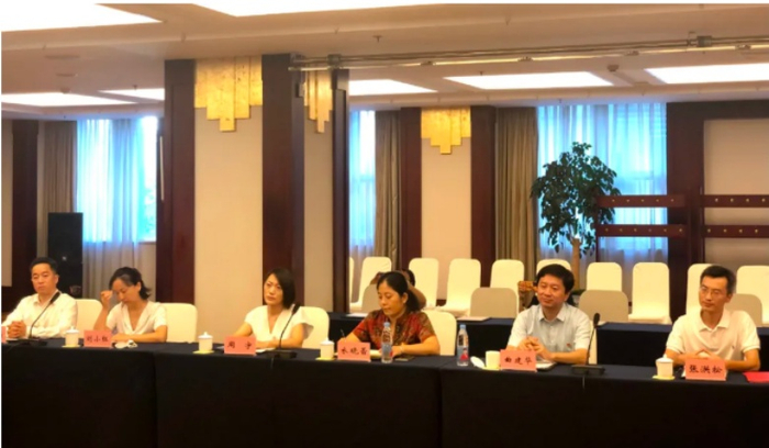 （签约现场图，贵阳铁建城供图，央广网发）