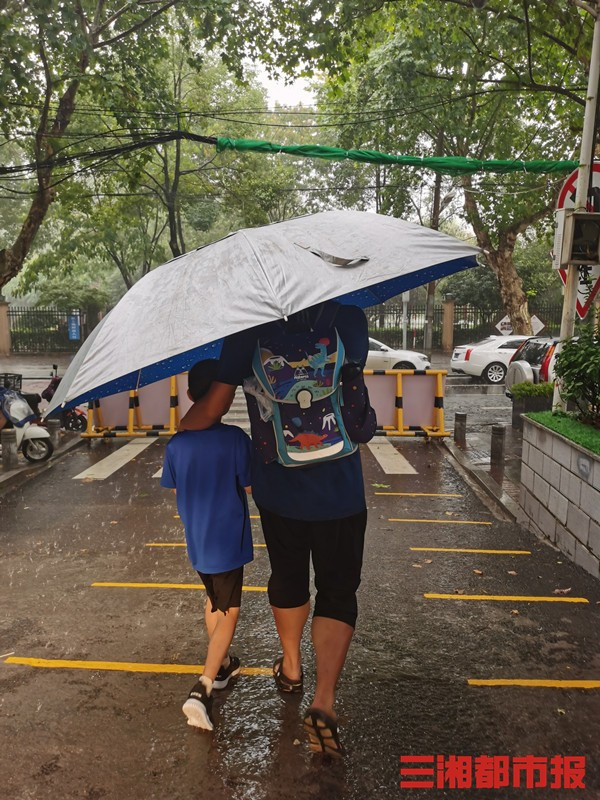 （记者  周洋 摄）
