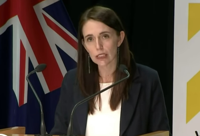 事发后召开发布会的新西兰总理阿德恩（视频截图）