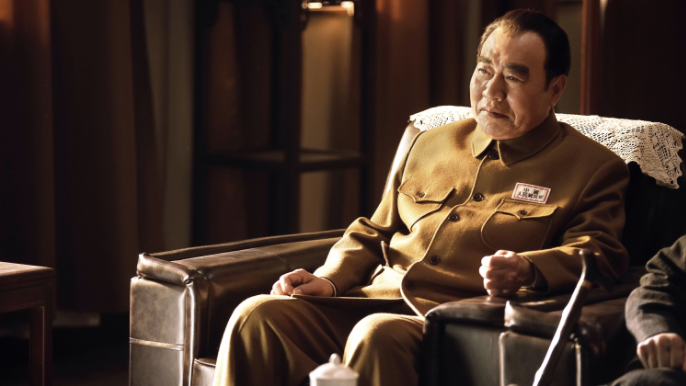 王伍福先后在八十多部影视作品中扮演朱德。图为电影《决胜时刻》剧照