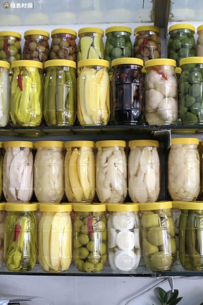 珍珍咸酸的品种多达30多种。信息时报记者 徐敏 摄