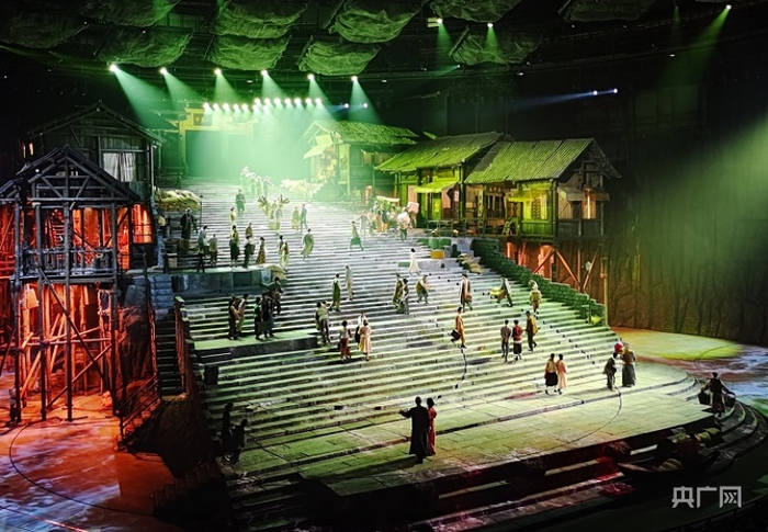 剧院舞台（央广网发 姚旺摄）