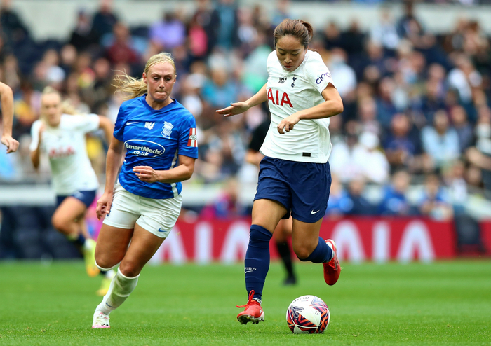 唐佳丽在比赛中。