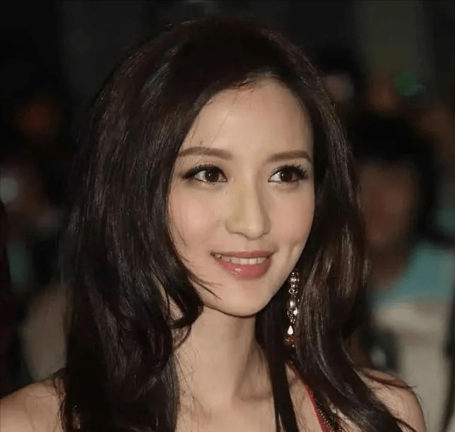 张萌“变脸”前有多美?旧照气质清纯动人,还撞脸高圆圆|张檬|出轨|辣妈|专业户|反击_新浪娱乐_新浪新闻