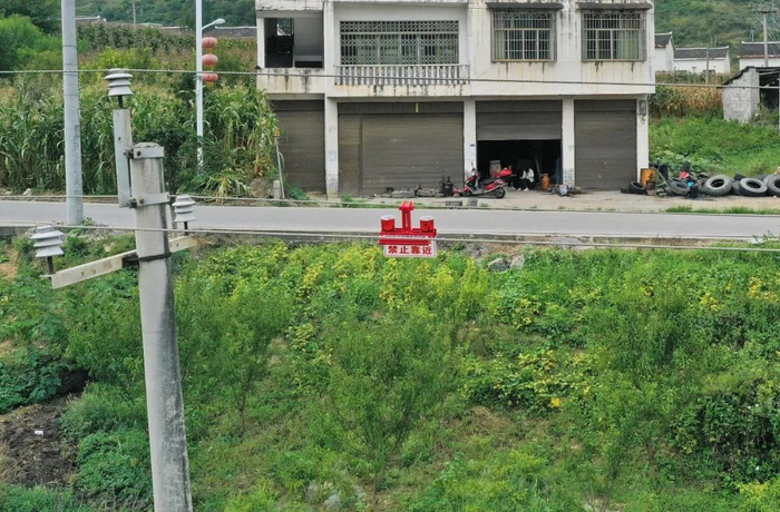 使用中的新型防垂钓装置。马宗骏 摄