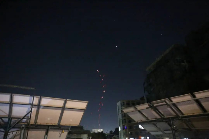 当地时间2021年9月3日，阿富汗喀布尔，有消息称塔利班控制了唯一未占领的省份潘杰希尔省，部分塔利班武装人员朝天鸣枪进行庆祝。图/IC photo