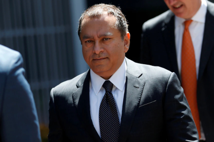 霍姆斯前男友巴尔瓦尼同样面临指控。图源：abc news