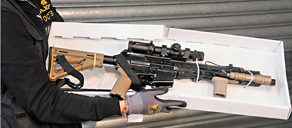 警方检获的AR-15步枪 资料图 来源：香港文汇网