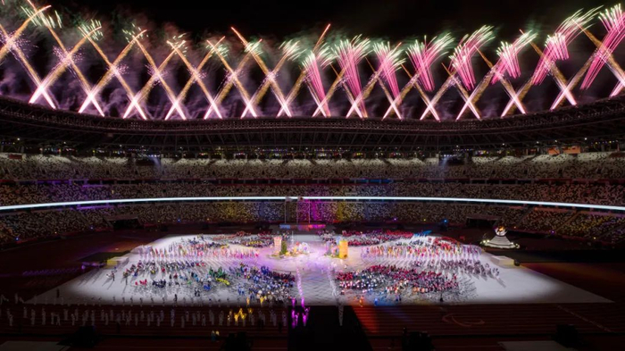 闭幕式上的焰火表演。新华社记者 杜潇逸 摄