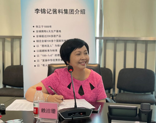 赖洁珊总监向嘉宾介绍李锦记的企业文化