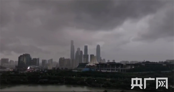 南宁大范围降温降雨（央广网发 记者黄月芬摄）