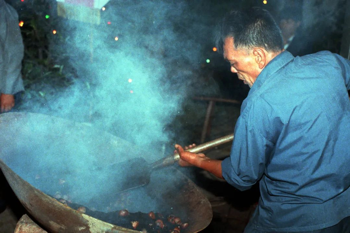 糖炒栗子。新华社记者魏辅政摄