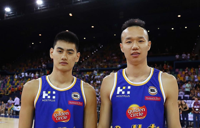 颜鹏（左）和王潼曾在澳大利亚联赛效力。