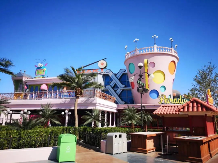 ▲粉红“奶昔杯”建筑