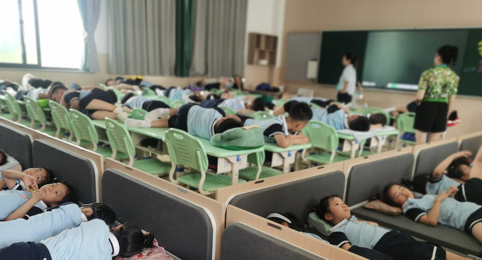 贴心 桐乡这些学校的学生可以躺着午睡啦|桐乡市|上海市|丰子恺_新浪新闻