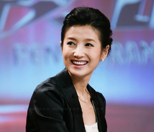 女神春妮:和郭德纲闹绯闻,二婚嫁央视名嘴,41岁产子成人生赢家|北京电视台|主持人|曹云金|儿子_新浪娱乐_新浪新闻