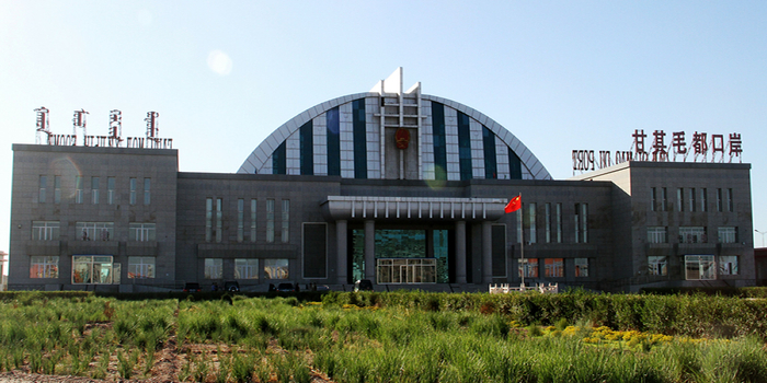 内蒙古甘其毛都口岸 图自乌拉特中旗政府网站