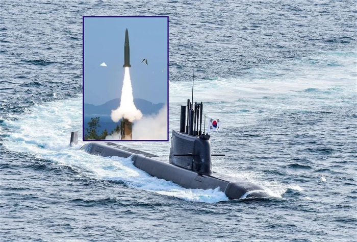 “岛山安昌浩”号潜艇和“玄武2B”弹道导弹。图源：navalnews
